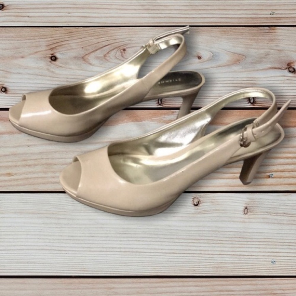 2/$15 Etienne Aigner Beige Patent Leather Heels